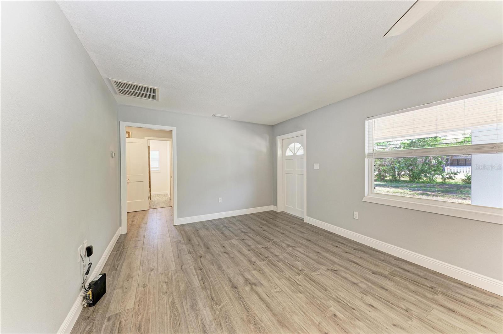 Image 5 of 43 For 2401 10th Street W