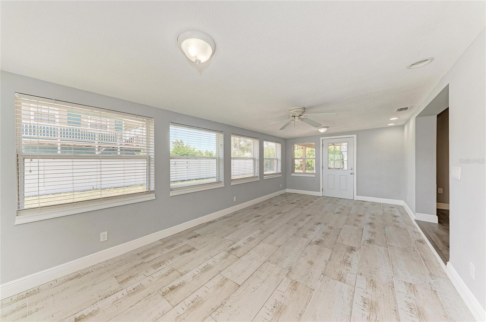 Image 7 of 43 For 2401 10th Street W