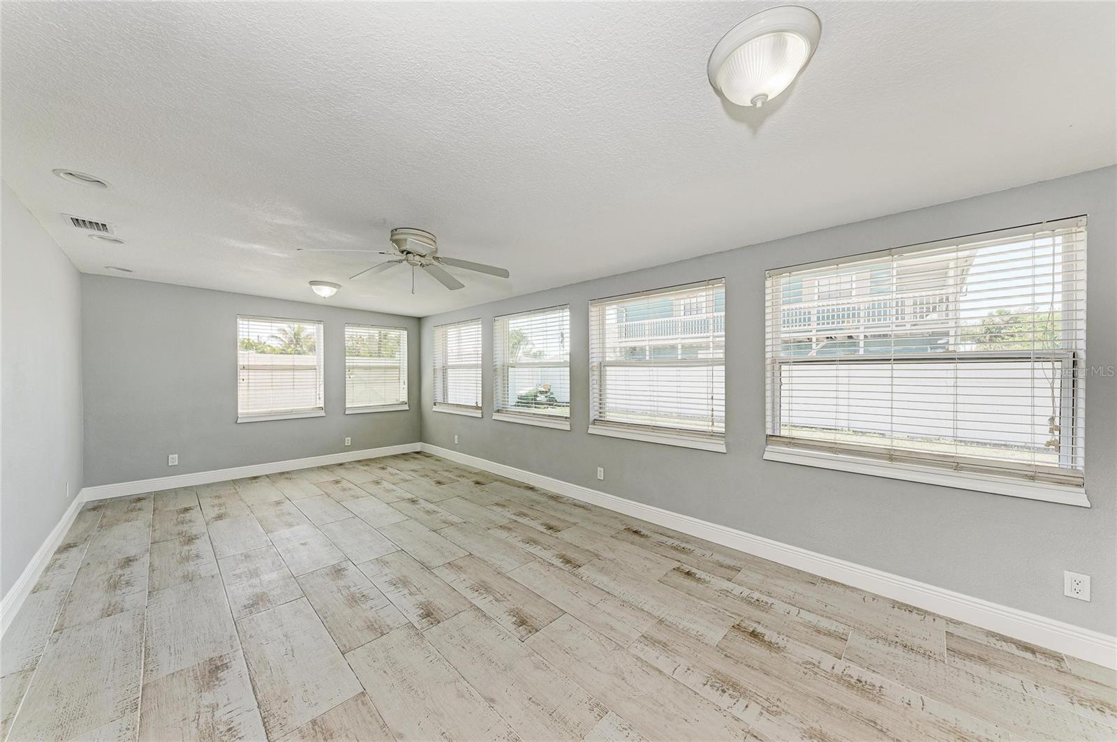 Image 8 of 43 For 2401 10th Street W