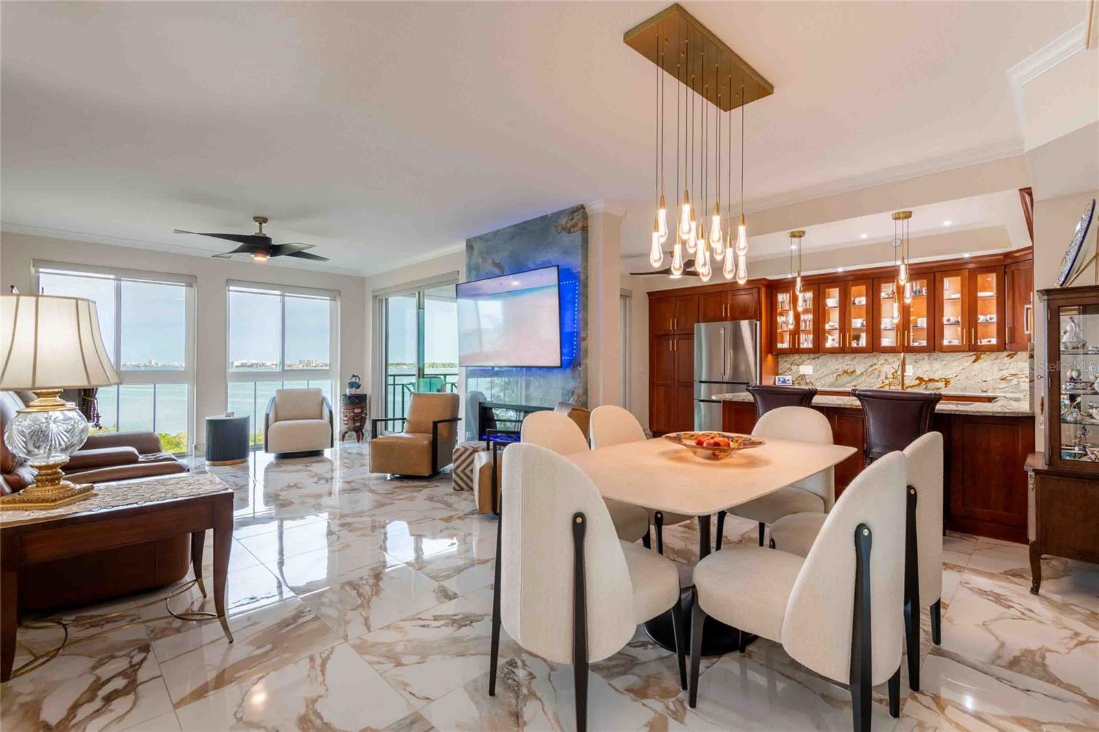 Image 14 of 43 For 4737 Dolphin Cay Lane S 407