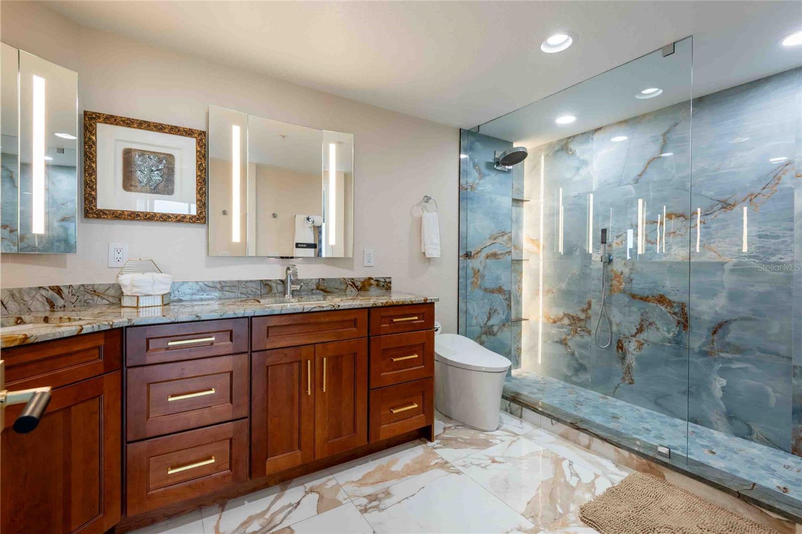 Image 17 of 43 For 4737 Dolphin Cay Lane S 407