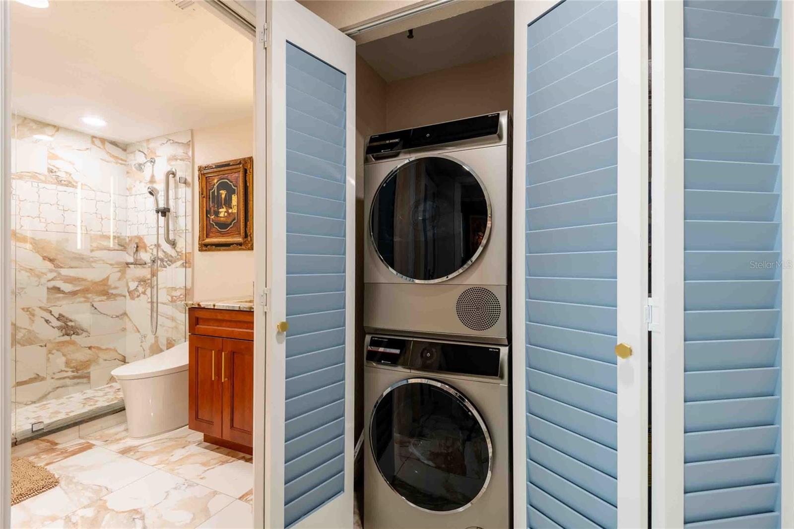 Image 25 of 43 For 4737 Dolphin Cay Lane S 407