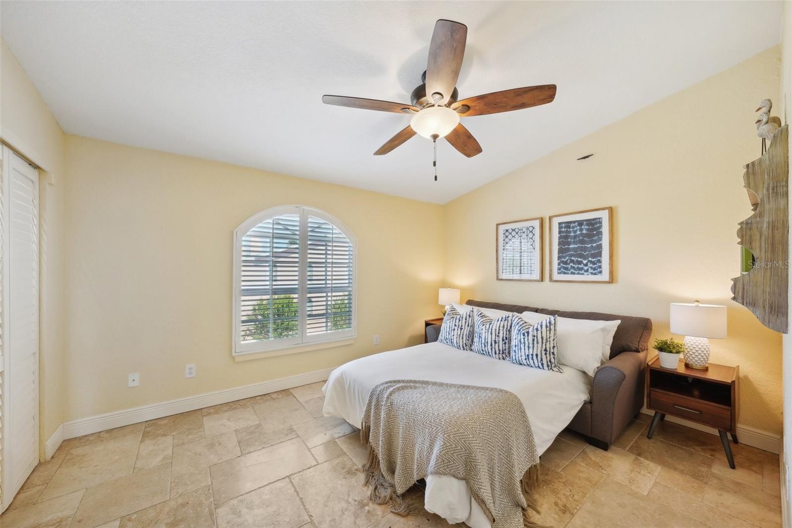 Image 18 of 57 For 637 Pinellas Bayway  105
