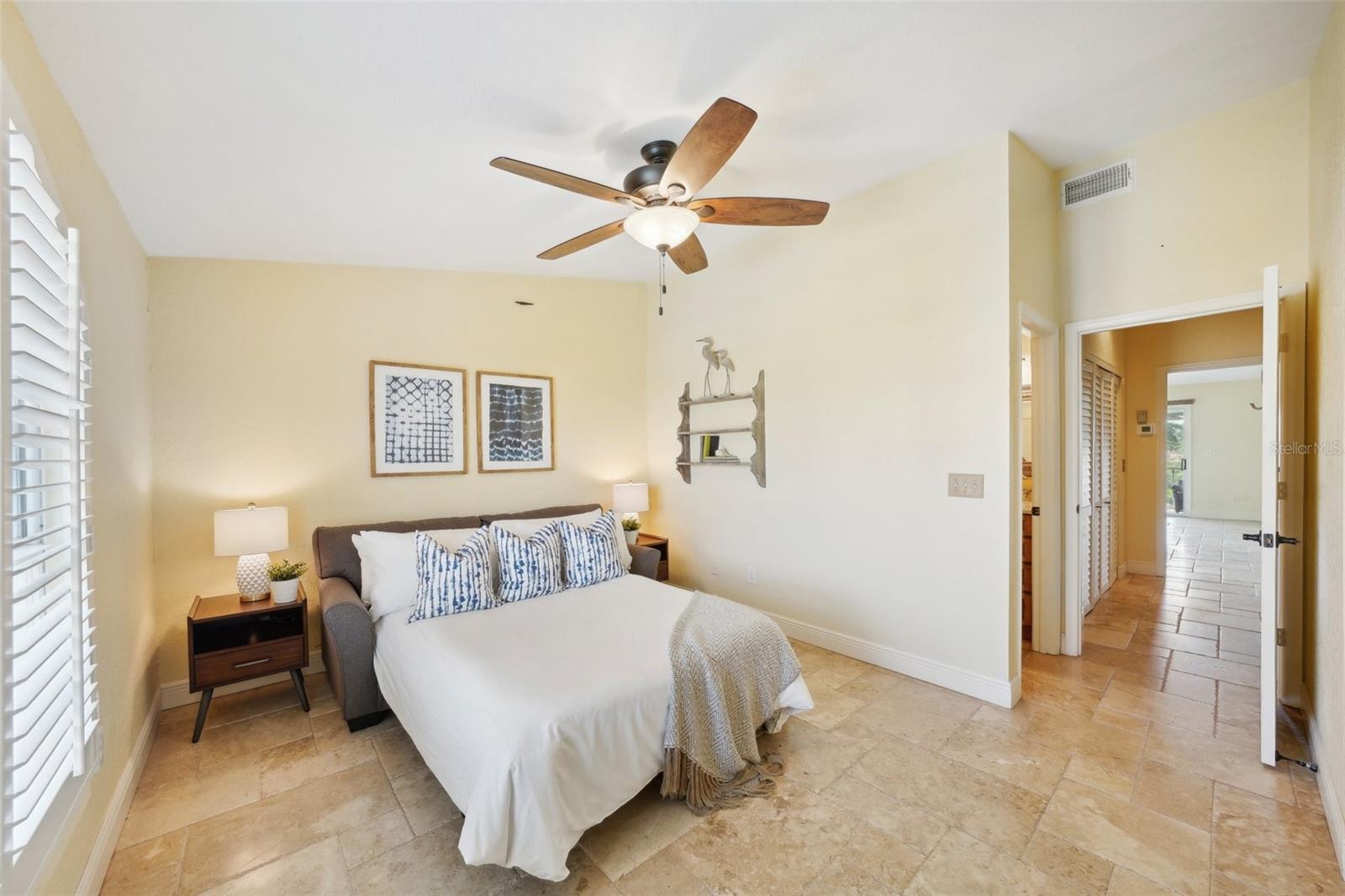Image 20 of 57 For 637 Pinellas Bayway  105