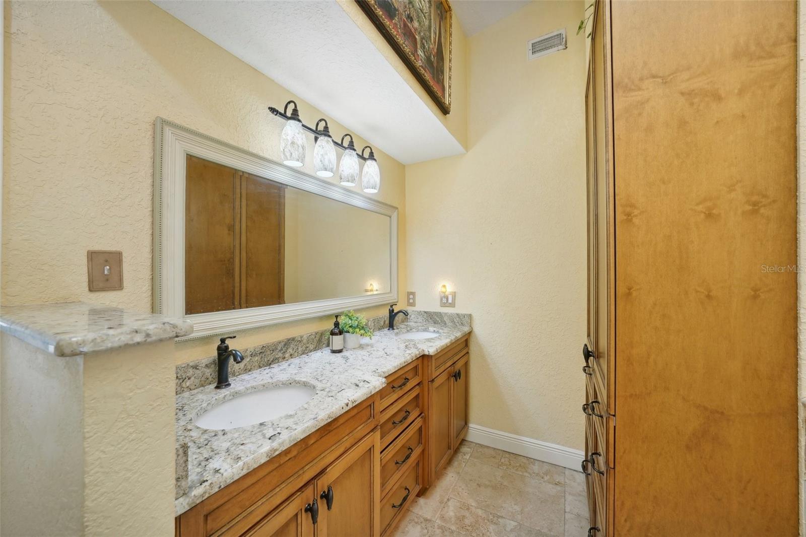 Image 27 of 57 For 637 Pinellas Bayway  105