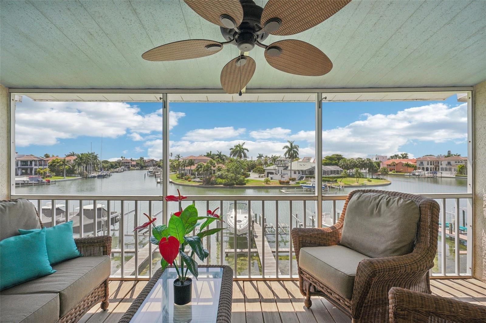 Image 35 of 57 For 637 Pinellas Bayway  105