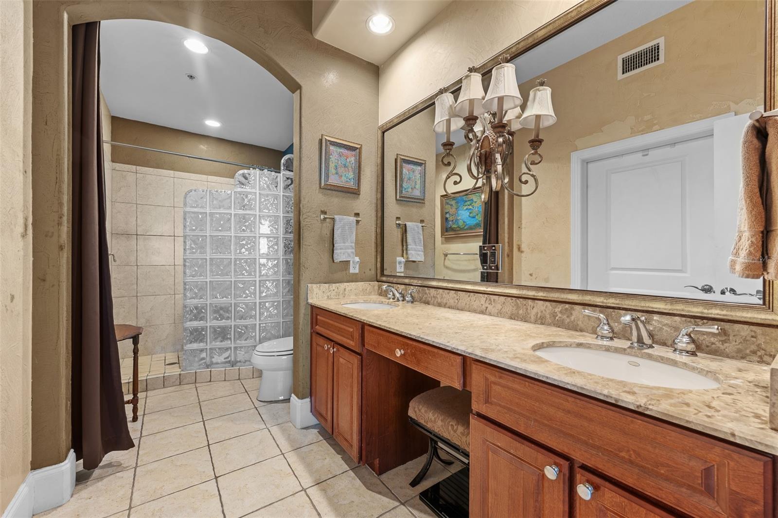 Image 12 of 27 For 275 Bayshore Boulevard 1006
