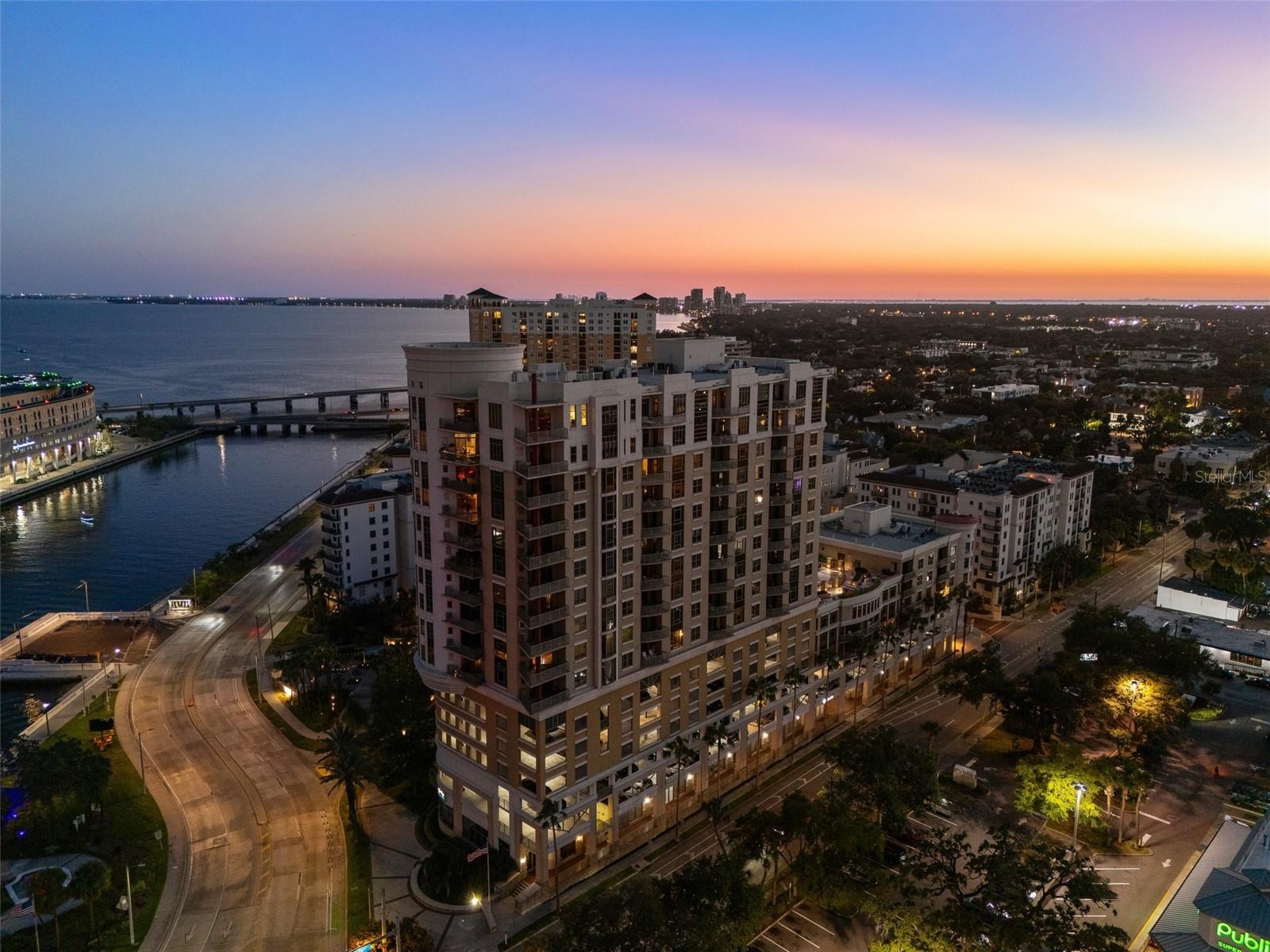 Image 2 of 27 For 275 Bayshore Boulevard 1006