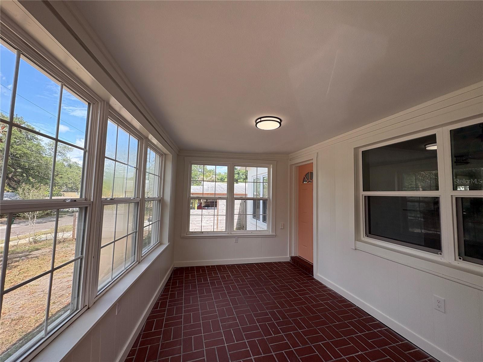 Image 6 of 16 For 1140 3rd Street N