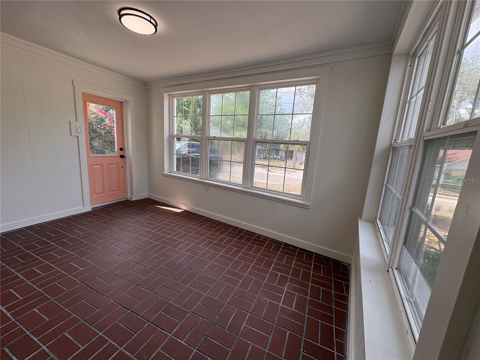 Image 7 of 16 For 1140 3rd Street N