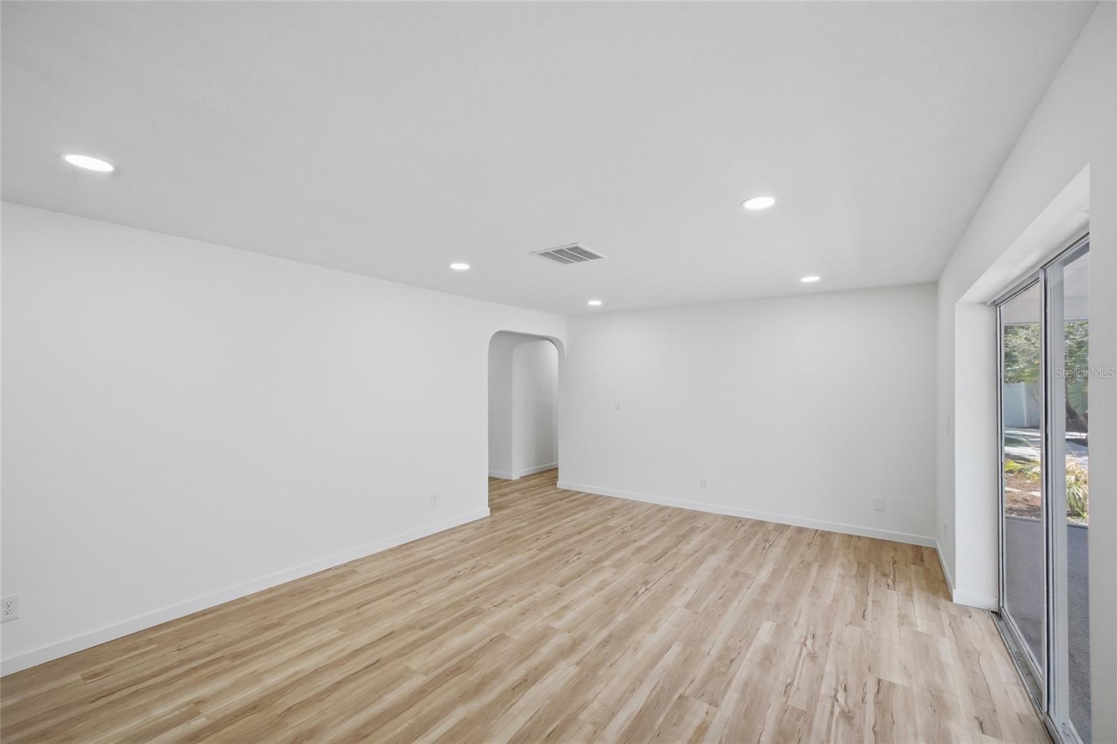 Image 11 of 50 For 7520 20th Street N