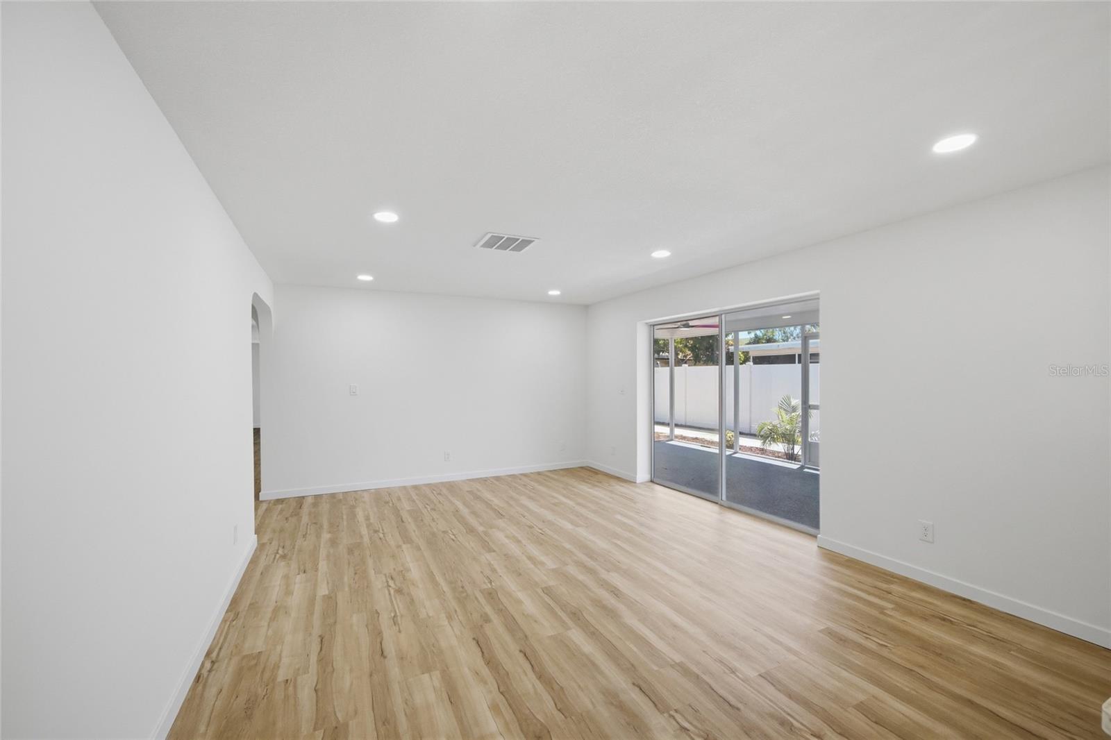 Image 12 of 50 For 7520 20th Street N