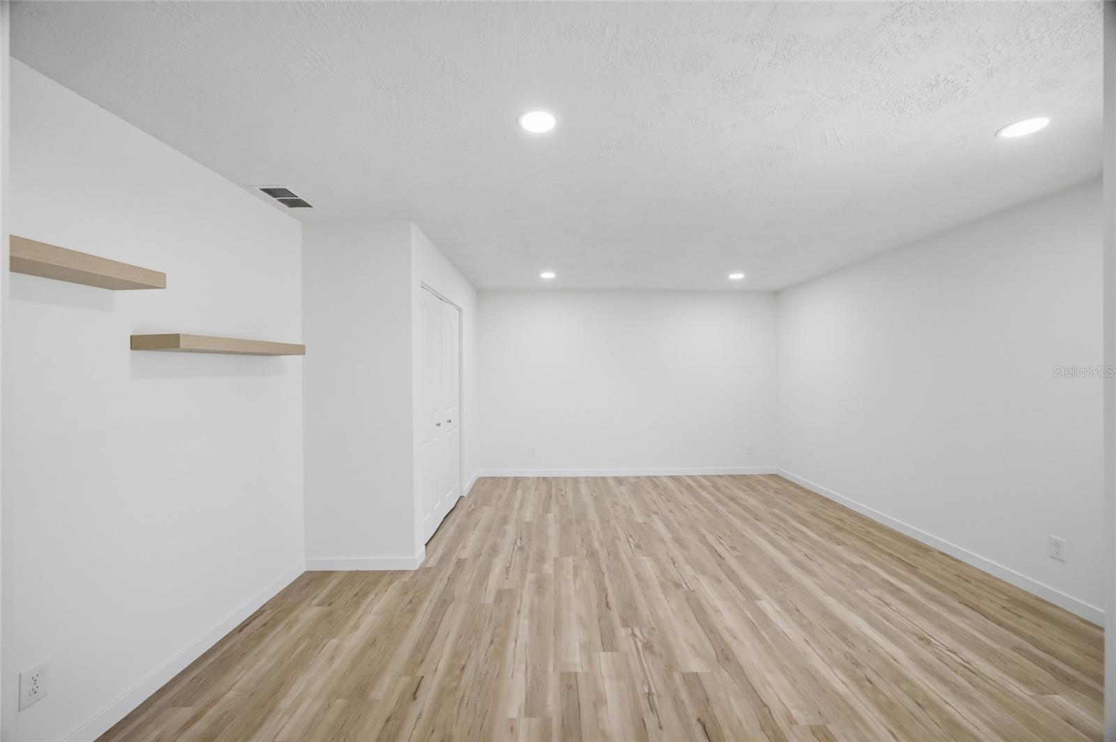 Image 19 of 50 For 7520 20th Street N