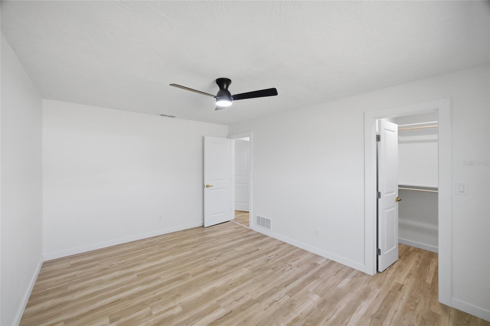 Image 32 of 50 For 7520 20th Street N