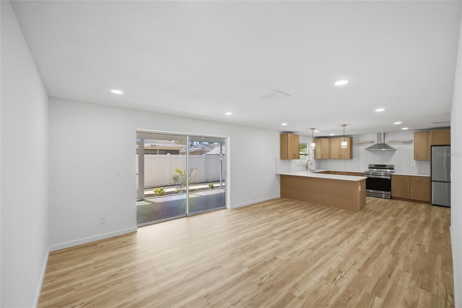 Image 9 of 50 For 7520 20th Street N