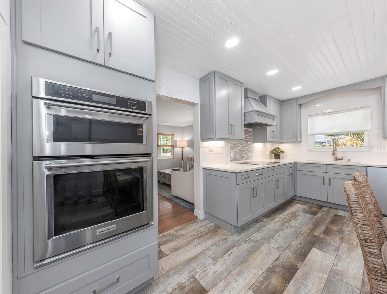 Listing photo id 9 for 2525 53rd Street S