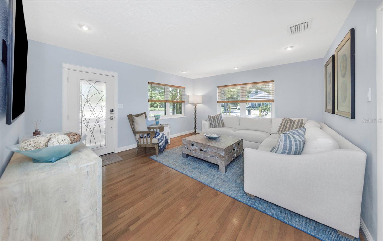 Listing photo id 10 for 2525 53rd Street S