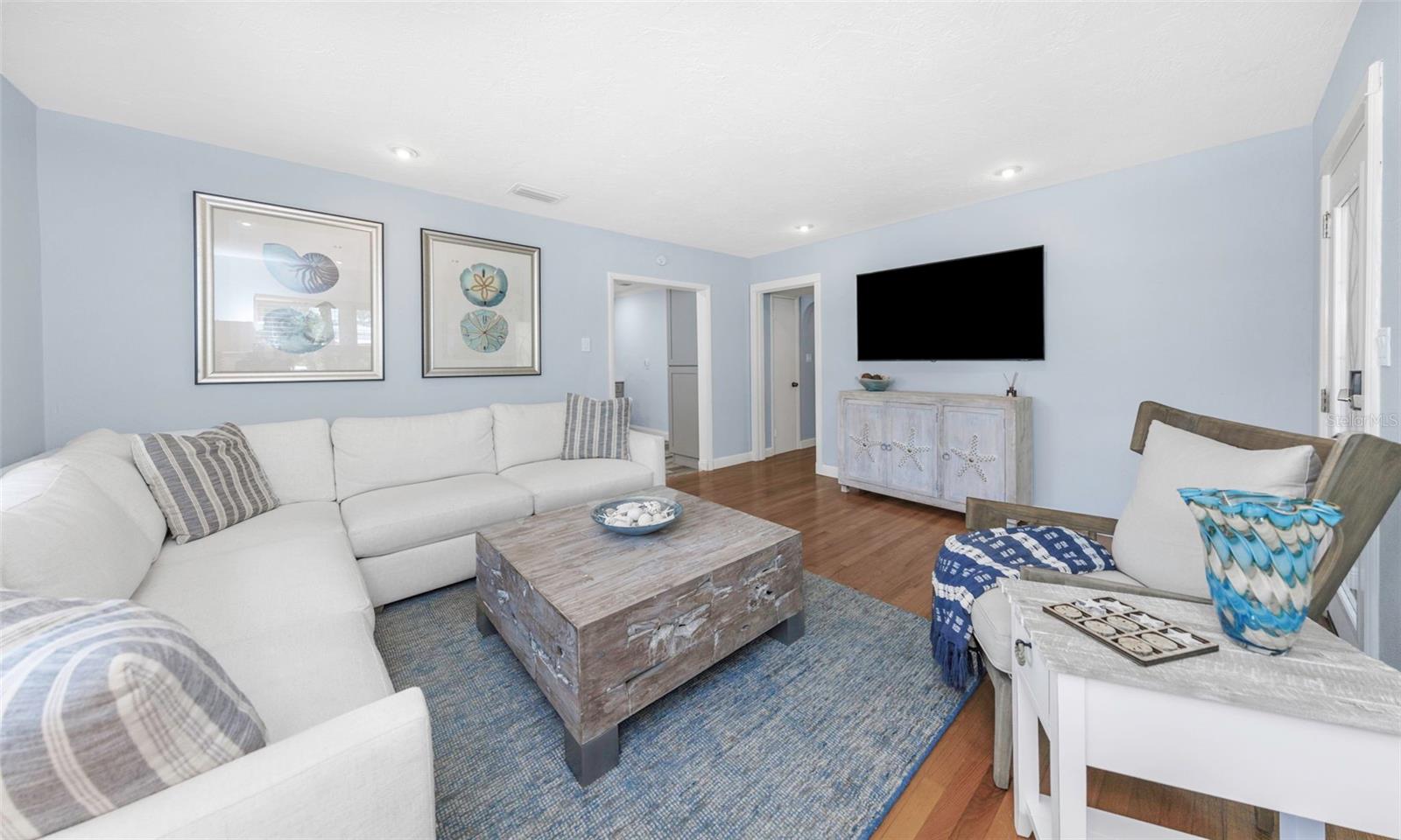 Listing photo id 12 for 2525 53rd Street S