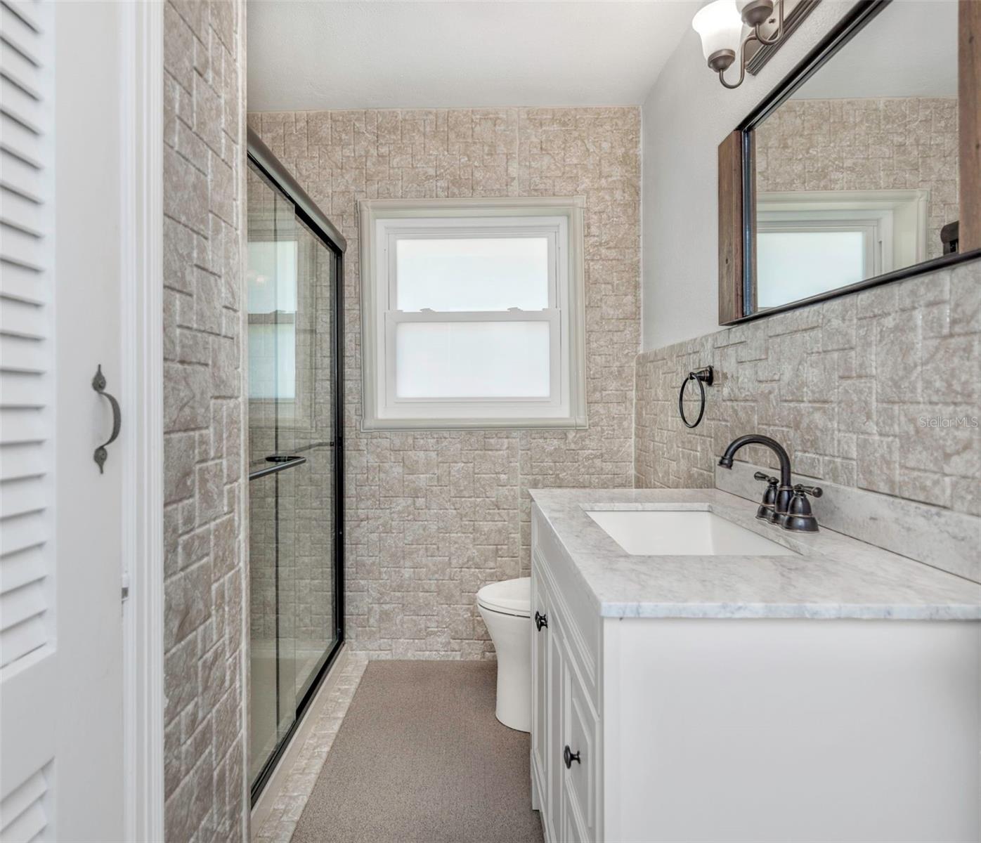 Listing photo id 15 for 2525 53rd Street S