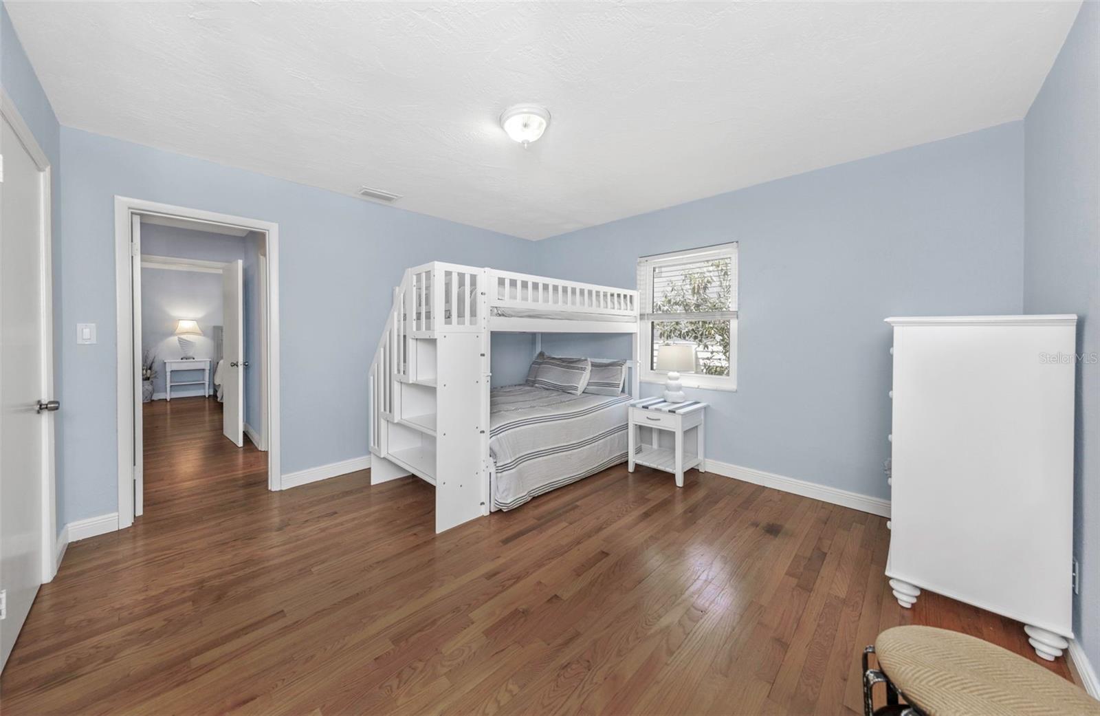 Listing photo id 18 for 2525 53rd Street S