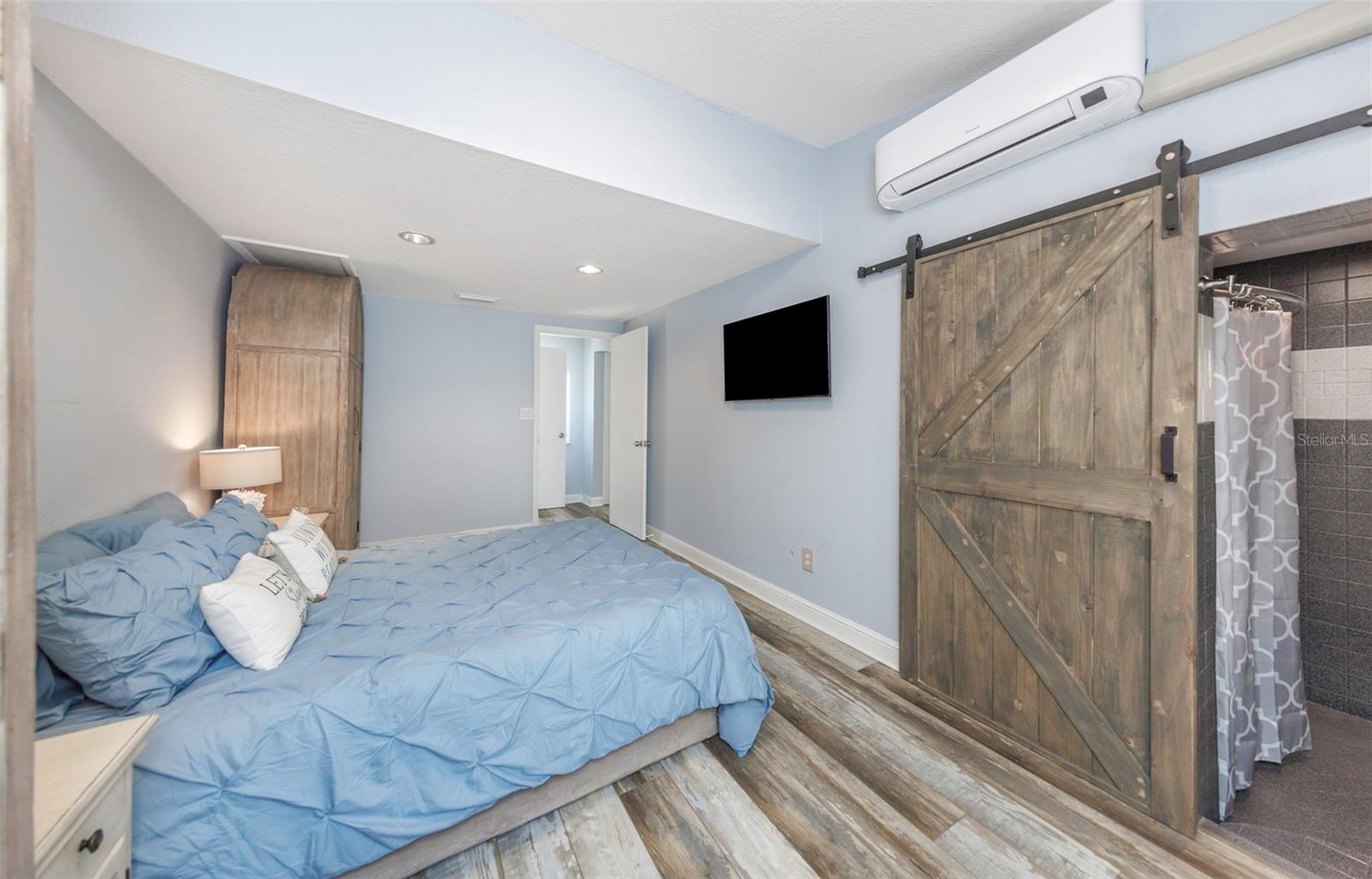 Listing photo id 22 for 2525 53rd Street S
