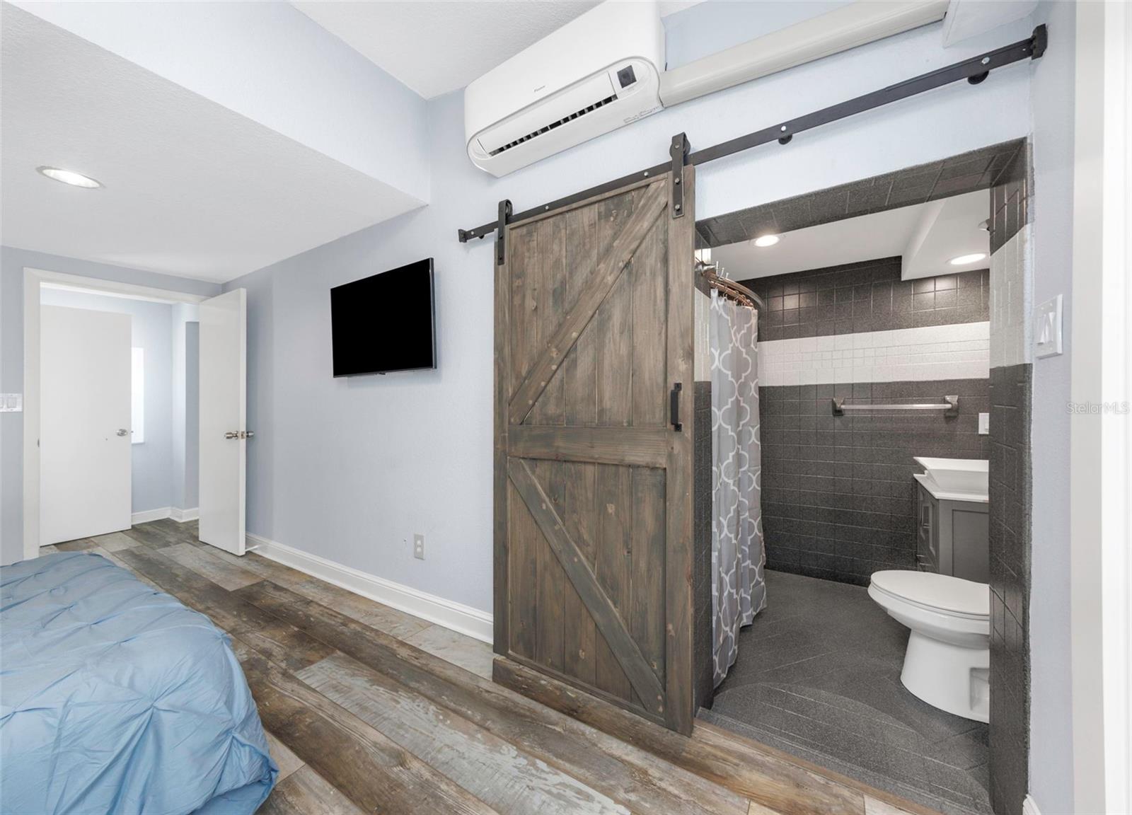 Listing photo id 23 for 2525 53rd Street S
