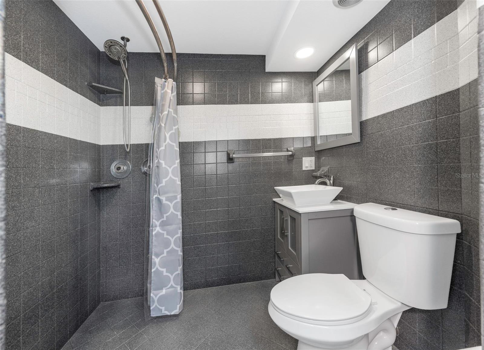 Listing photo id 25 for 2525 53rd Street S