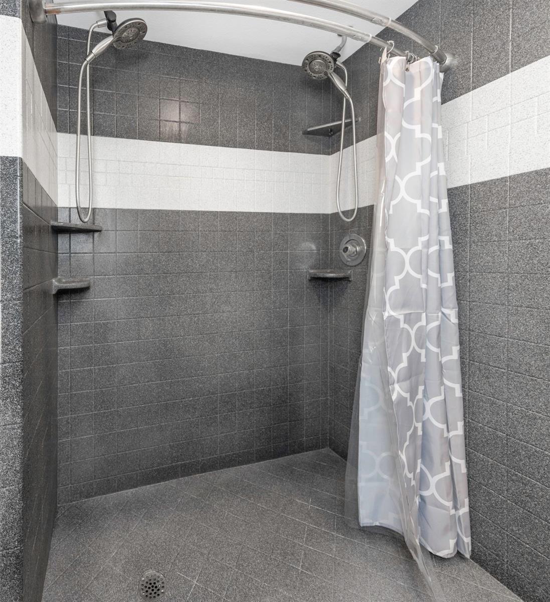 Listing photo id 26 for 2525 53rd Street S