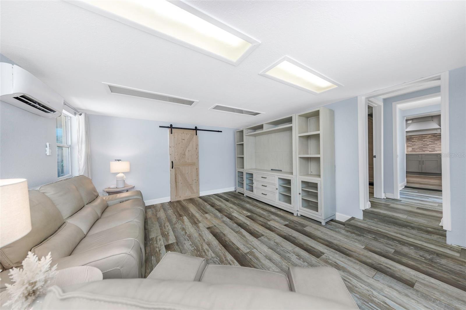 Listing photo id 28 for 2525 53rd Street S