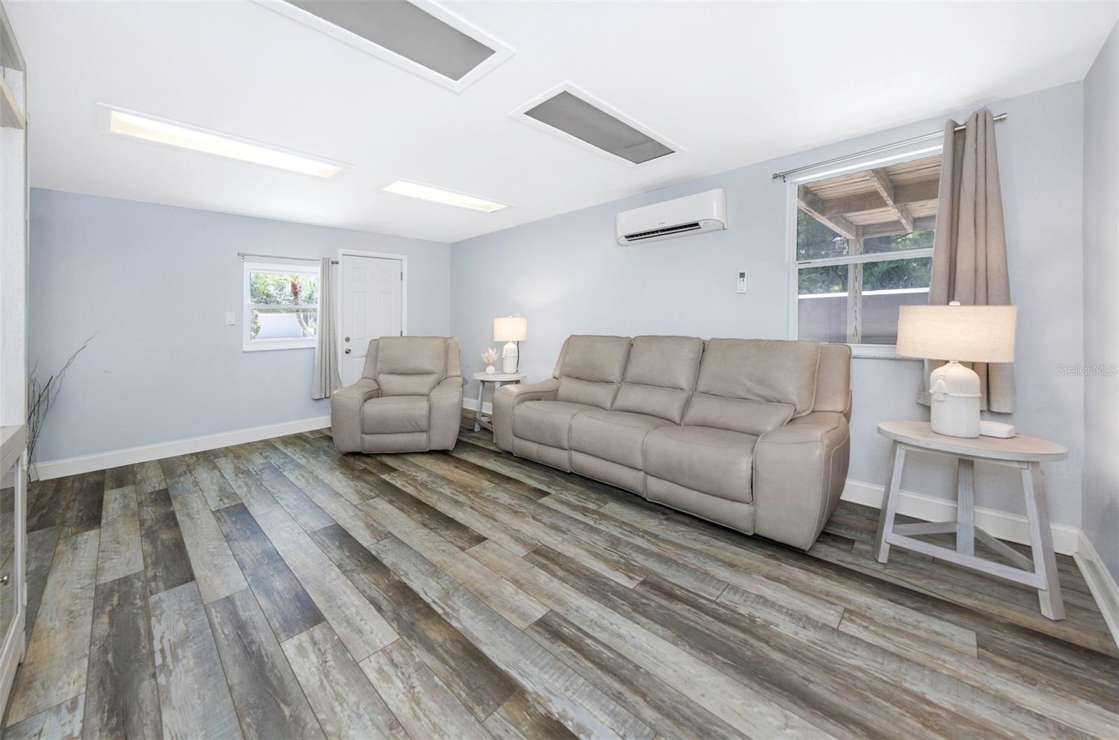 Listing photo id 29 for 2525 53rd Street S