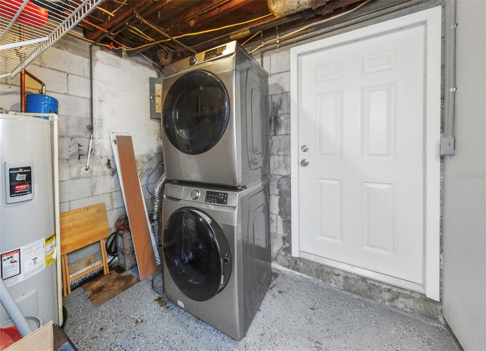 Listing photo id 31 for 2525 53rd Street S