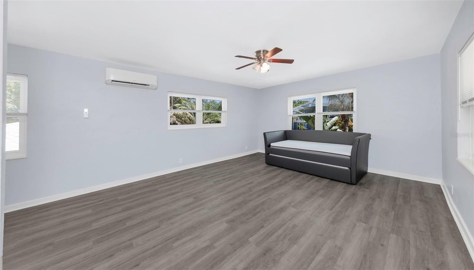 Listing photo id 36 for 2525 53rd Street S