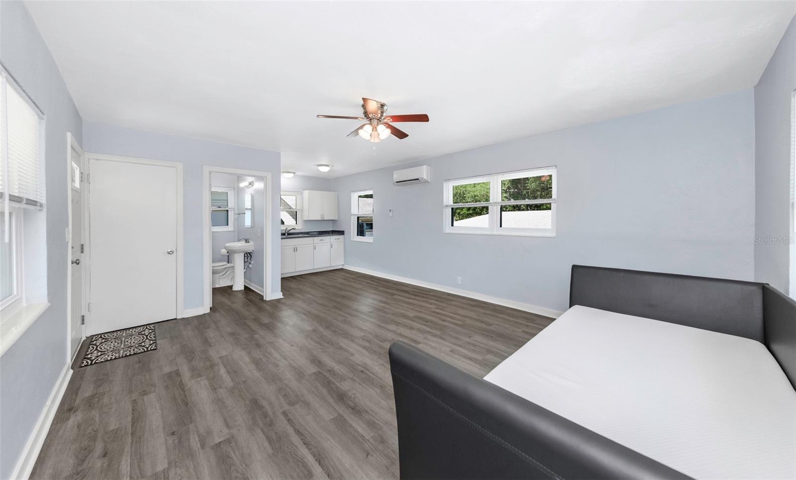 Listing photo id 37 for 2525 53rd Street S