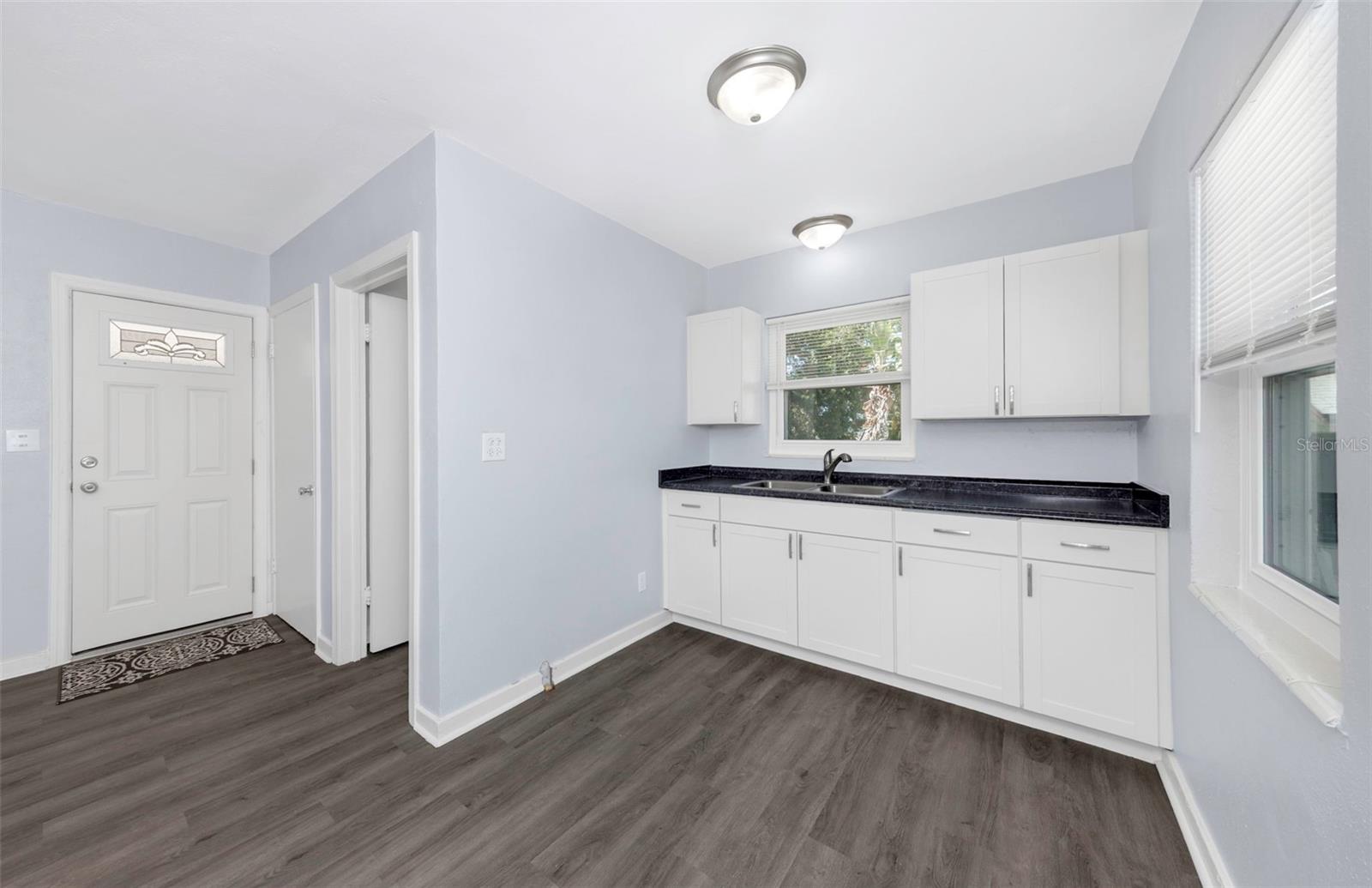 Listing photo id 39 for 2525 53rd Street S