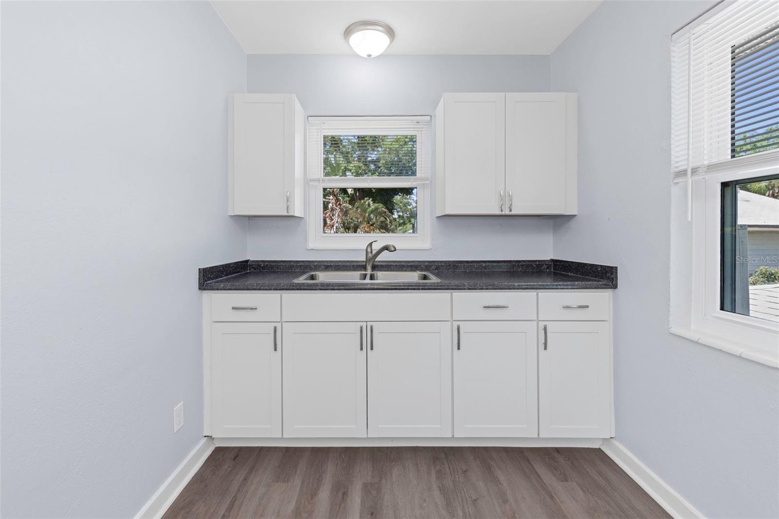Listing photo id 40 for 2525 53rd Street S
