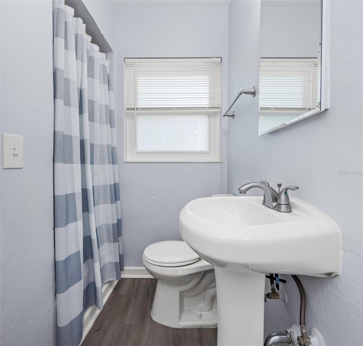 Listing photo id 41 for 2525 53rd Street S