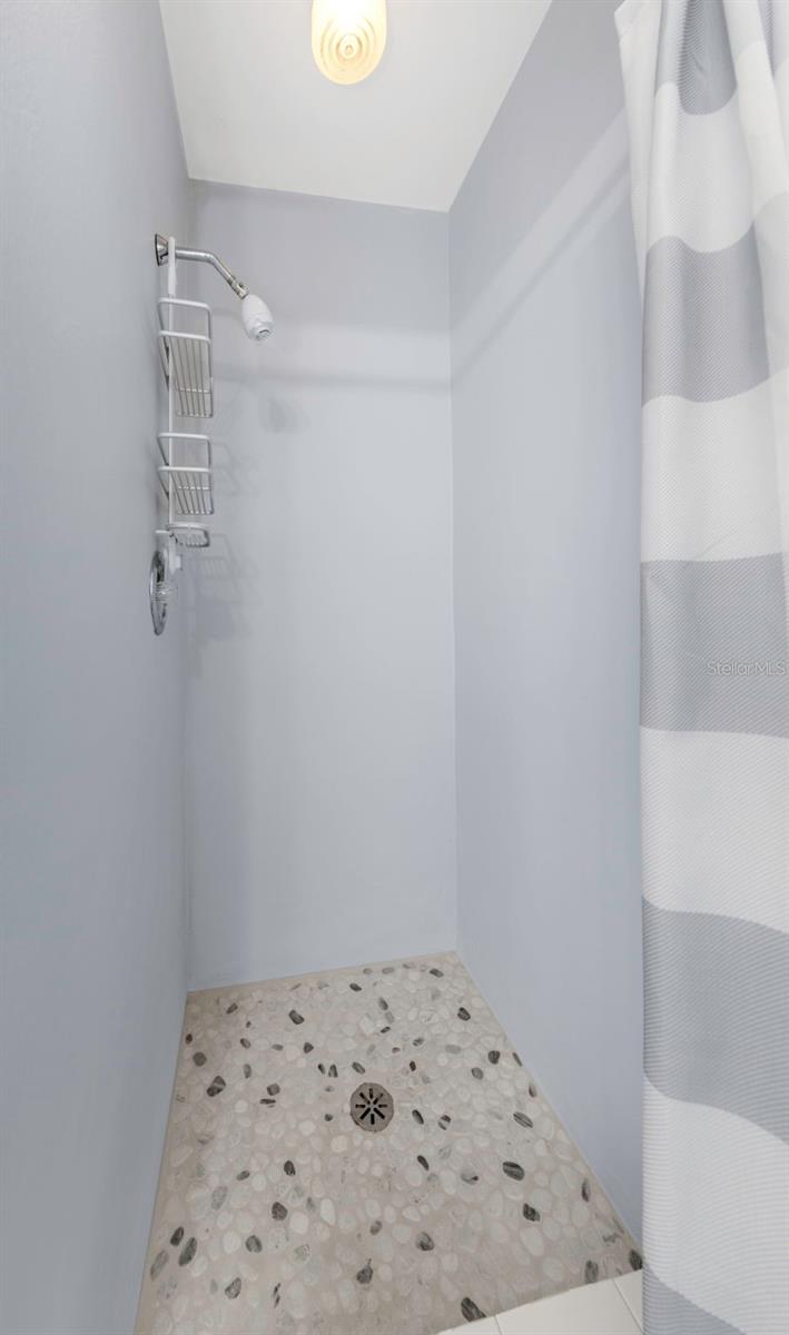 Listing photo id 42 for 2525 53rd Street S