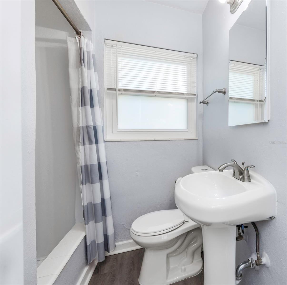 Listing photo id 43 for 2525 53rd Street S