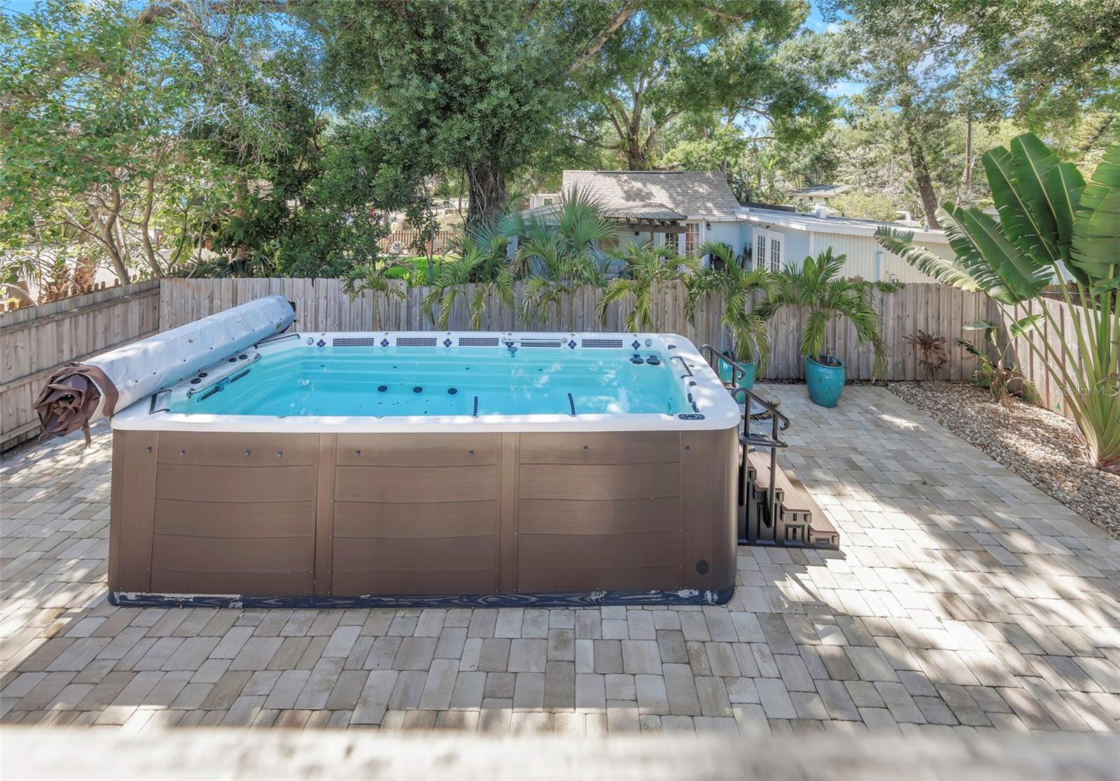 Listing photo id 48 for 2525 53rd Street S