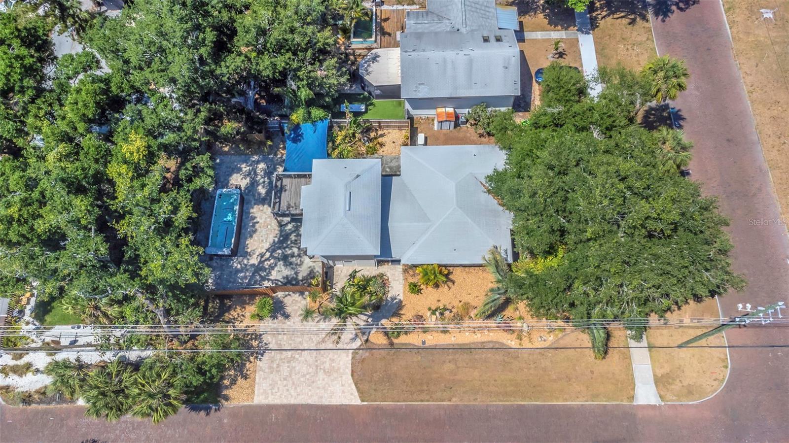 Listing photo id 54 for 2525 53rd Street S