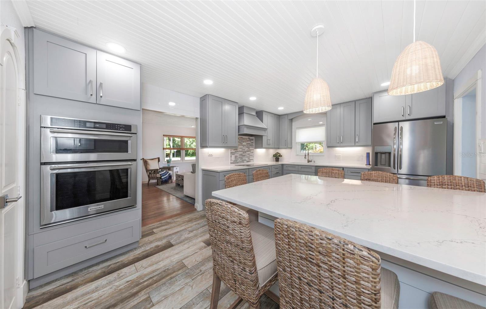 Listing photo id 4 for 2525 53rd Street S