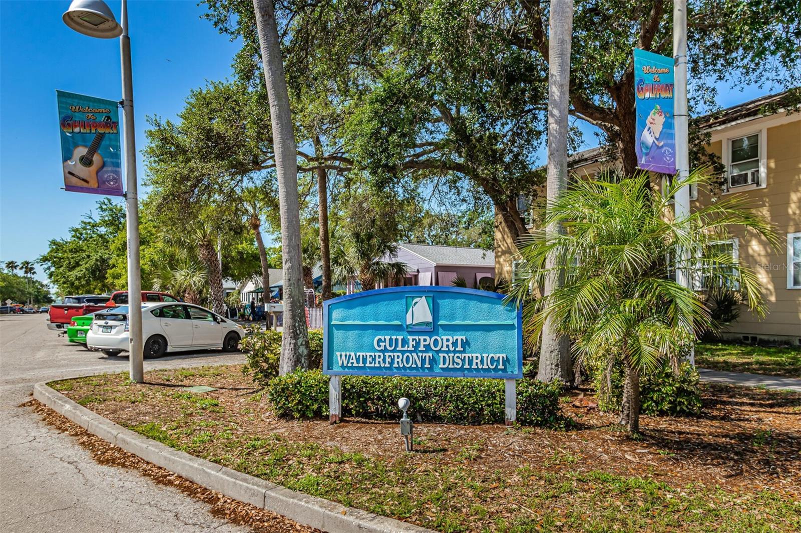 Listing photo id 62 for 2525 53rd Street S