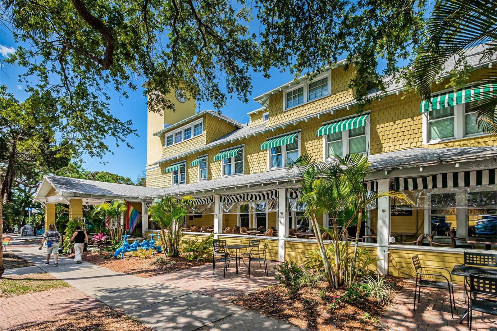 Listing photo id 64 for 2525 53rd Street S