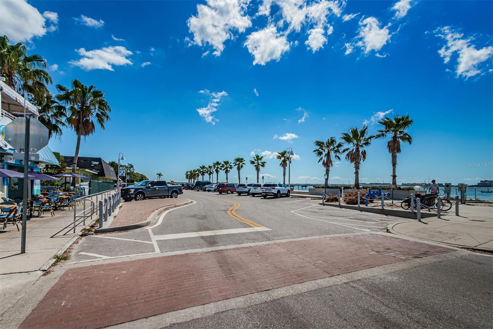 Listing photo id 66 for 2525 53rd Street S