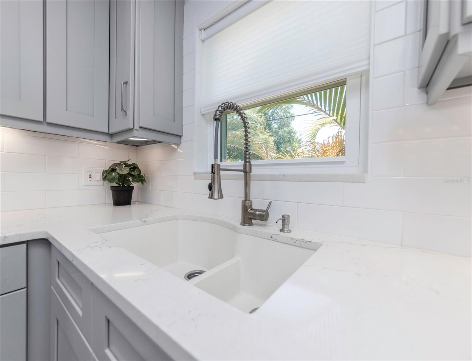 Listing photo id 7 for 2525 53rd Street S
