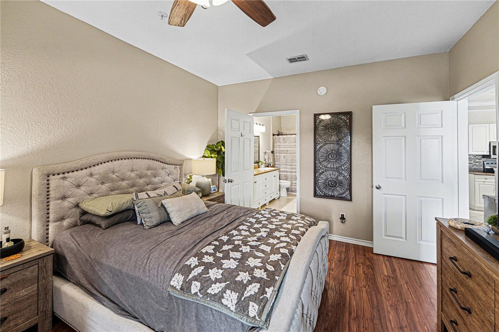 Image 11 of 27 For 4333 Bayside Village Drive 120