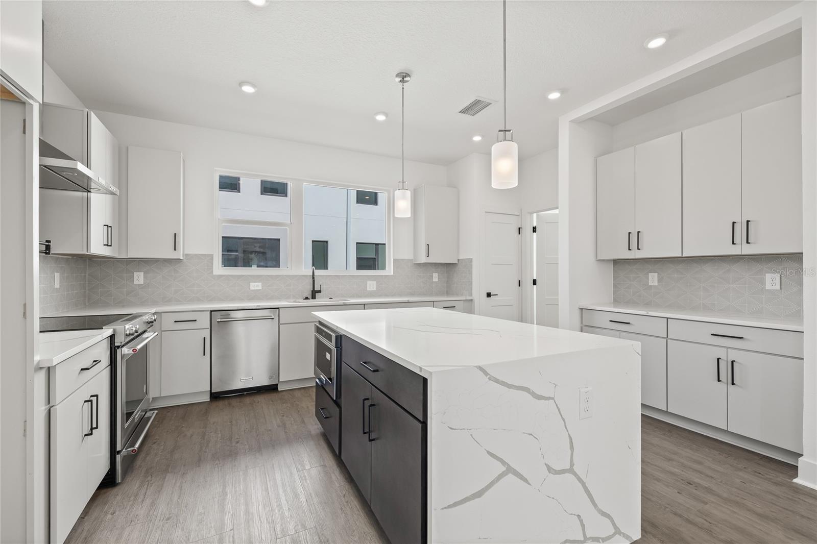 Image 15 of 43 For 301 15th Street N