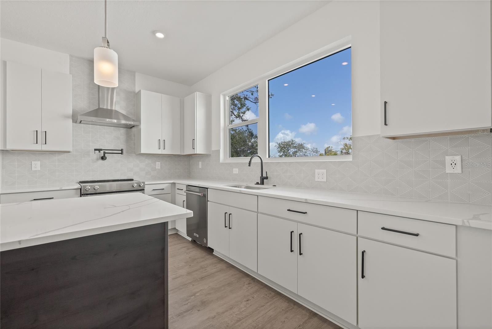 Image 19 of 43 For 301 15th Street N