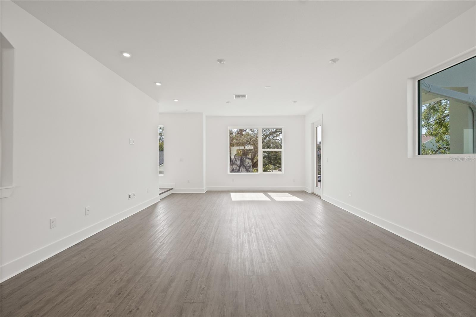Image 21 of 43 For 301 15th Street N