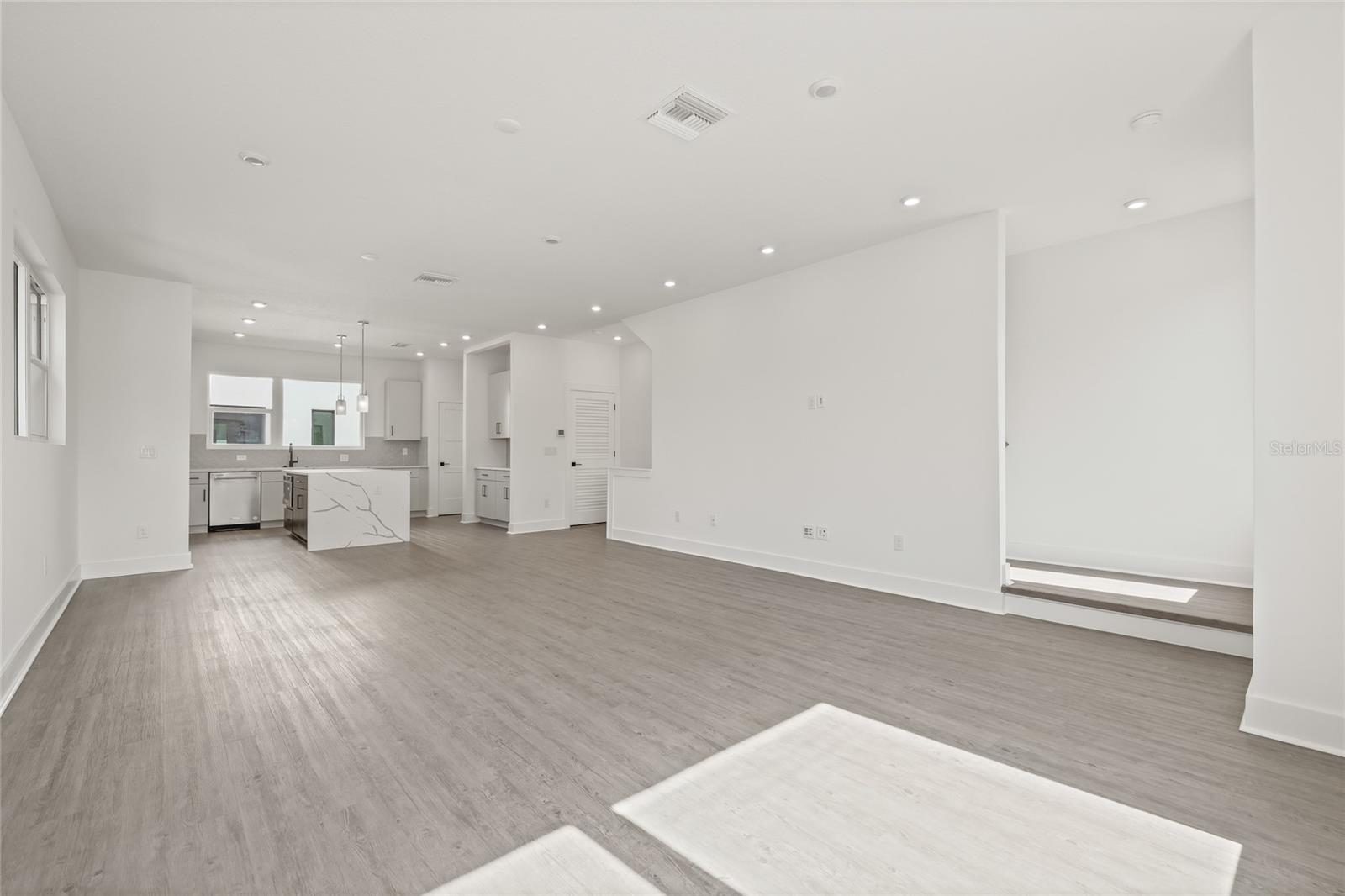 Image 23 of 43 For 301 15th Street N